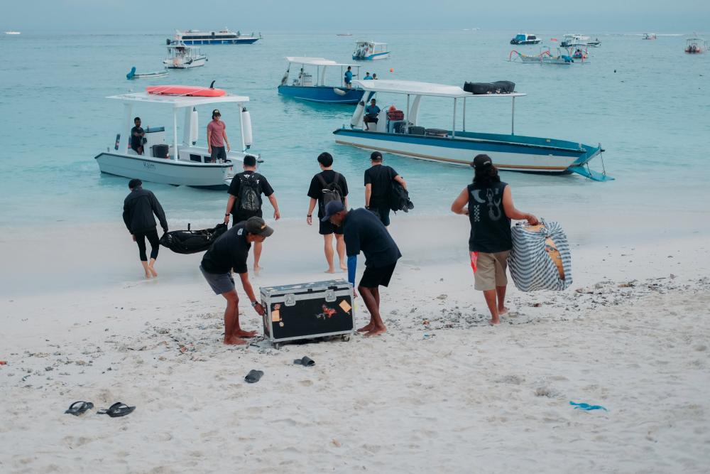Jaya Di Darat, Laut Dan Udara..